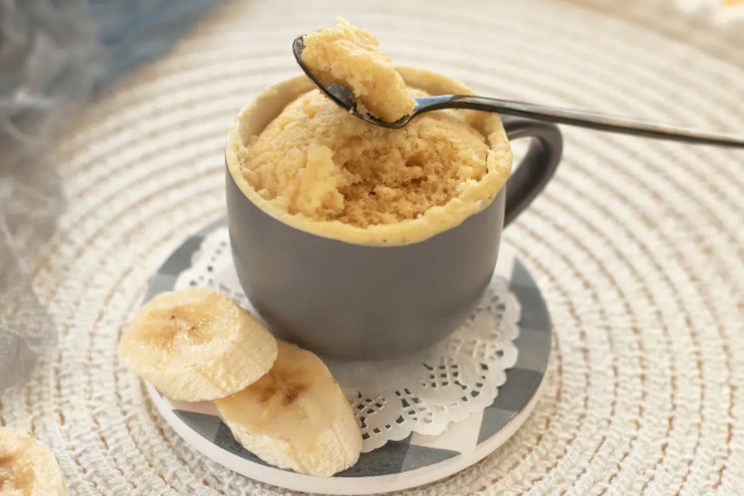 Bolo de caneca de banana (Imagem: Nataliia Suietska | Shutterstock) - (crédito: EdiCase) Bolo de caneca de banana (Imagem: Nataliia Suietska | Shutterstock) - (crédito: EdiCase)