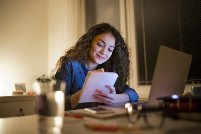O descanso também faz parte da preparação e pode influenciar a forma como o cérebro lida com o conteúdo estudado (Imagem: Halfpoint | Shutterstock) - (crédito: EdiCase) O descanso também faz parte da preparação e pode influenciar a forma como o cérebro lida com o conteúdo estudado (Imagem: Halfpoint | Shutterstock) - (crédito: EdiCase)