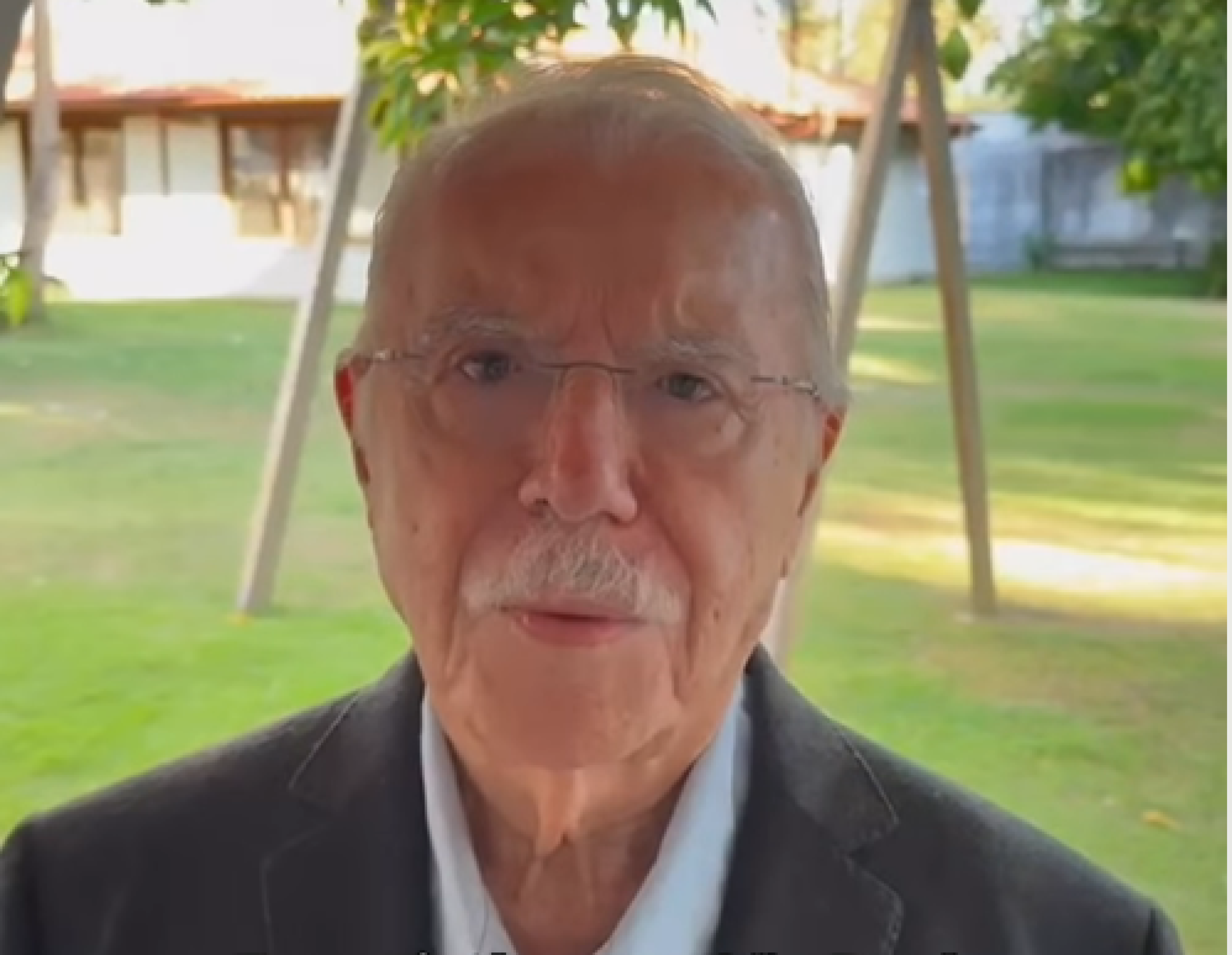 José Sarney é internado em SP após pneumonia; quadro é estável