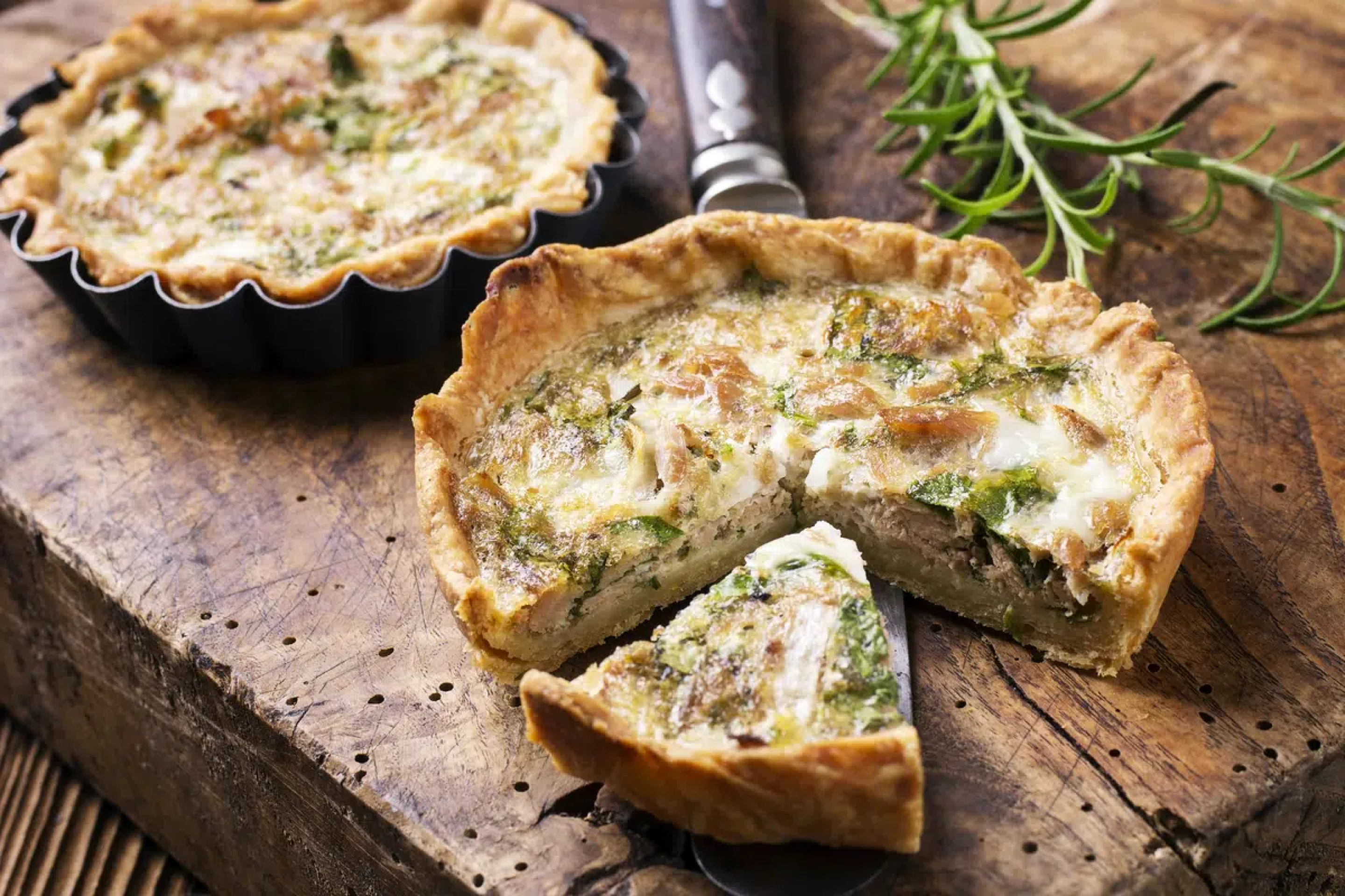 Quer um lanche da tarde mais proteico? Aprenda a preparar essa quiche de atum