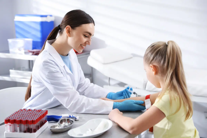 Exames laboratoriais e o teste genético ajudam a confirmar a hipercolesterolemia familiar homozigótica (Imagem: New Africa | Shutterstock) - (crédito: EdiCase) Exames laboratoriais e o teste genético ajudam a confirmar a hipercolesterolemia familiar homozigótica (Imagem: New Africa | Shutterstock) - (crédito: EdiCase)
