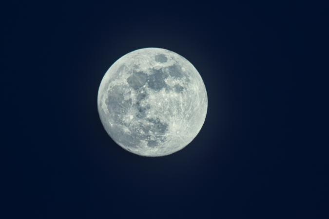 A fase atual deixa a Lua mais brilhante e visível durante a noite (Imagem: Enrico Obergefaell | Shutterstock) - (crédito: EdiCase) A fase atual deixa a Lua mais brilhante e visível durante a noite (Imagem: Enrico Obergefaell | Shutterstock) - (crédito: EdiCase)