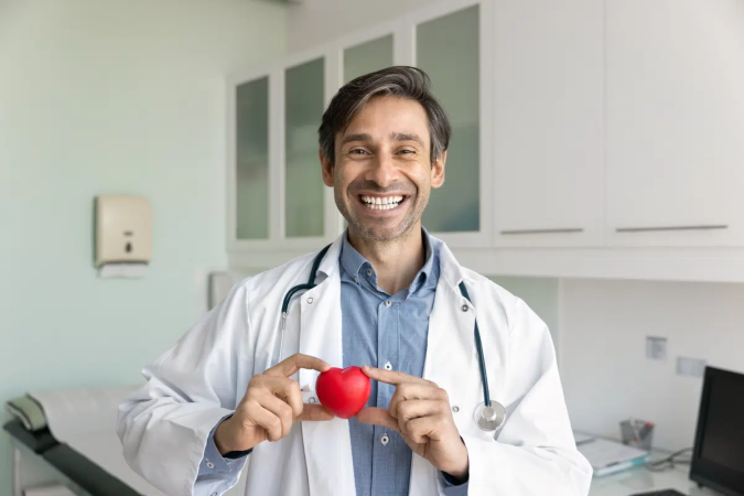 Alimentação equilibrada, atividade física e acompanhamento médico ajudam a proteger a saúde cardiovascular (Imagem: fizkes | Shutterstock) - (crédito: EdiCase) Alimentação equilibrada, atividade física e acompanhamento médico ajudam a proteger a saúde cardiovascular (Imagem: fizkes | Shutterstock) - (crédito: EdiCase)
