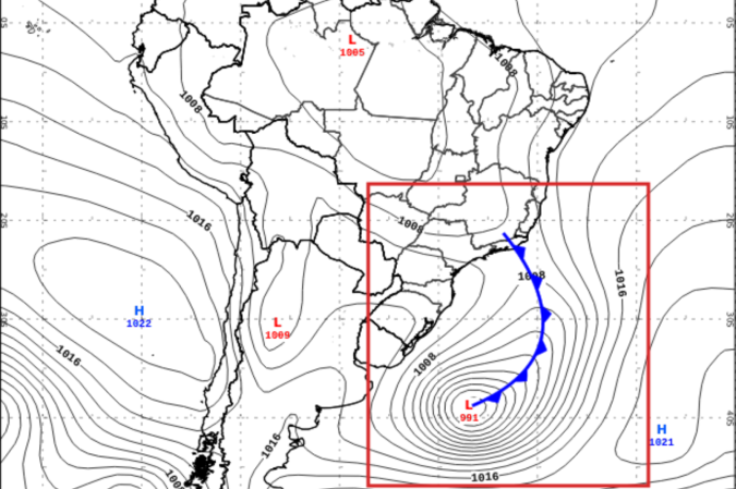 Previsão de pressão ao nível do mar para a tarde de quarta-feira (30). O retângulo vermelho destaca a região de atuação do ciclone extratropical, já estabelecido, e sua frente fria associada, que passa pelo estado do Rio de Janeiro. - (crédito: Reprodução/Inmet) Previsão de pressão ao nível do mar para a tarde de quarta-feira (30). O retângulo vermelho destaca a região de atuação do ciclone extratropical, já estabelecido, e sua frente fria associada, que passa pelo estado do Rio de Janeiro. - (crédito: Reprodução/Inmet)
