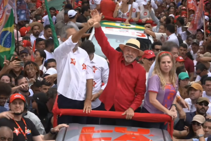 Considerado estratégico para o PT, o Ceará recebeu duas visitas de Lula em setembro. A cinco dias das eleições, Elmano e Ciro Gomes (PSDB) protagonizam uma disputa acirrada pelo governo do estado - (crédito: Reprodução/Youtube Lula Oficial) Considerado estratégico para o PT, o Ceará recebeu duas visitas de Lula em setembro. A cinco dias das eleições, Elmano e Ciro Gomes (PSDB) protagonizam uma disputa acirrada pelo governo do estado - (crédito: Reprodução/Youtube Lula Oficial)