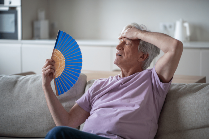 Períodos de calor intenso exigem atenção especial com a saúde dos idosos (Imagem: DimaBerlin | Shutterstock) - (crédito: EdiCase) Períodos de calor intenso exigem atenção especial com a saúde dos idosos (Imagem: DimaBerlin | Shutterstock) - (crédito: EdiCase)