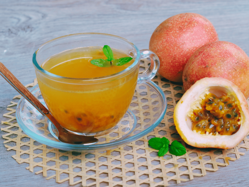 Chá de maracujá com erva-cidreira e hortelã (Imagem: aniestia n | Shutterstock)  -  (crédito: EdiCase)
