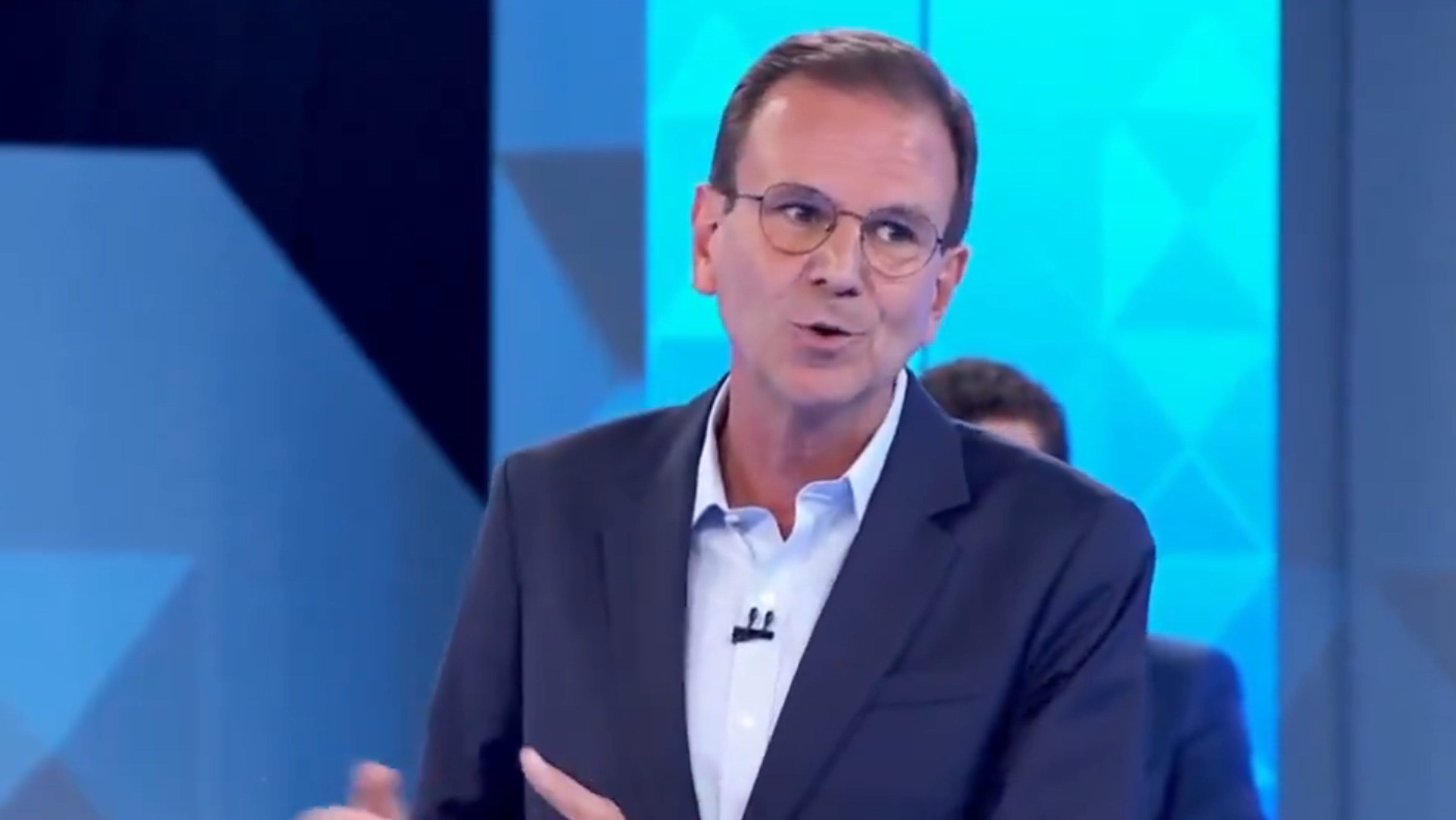 Paes e Ruas rivalizam em debate no Rio e trocam acusações em 1º encontro