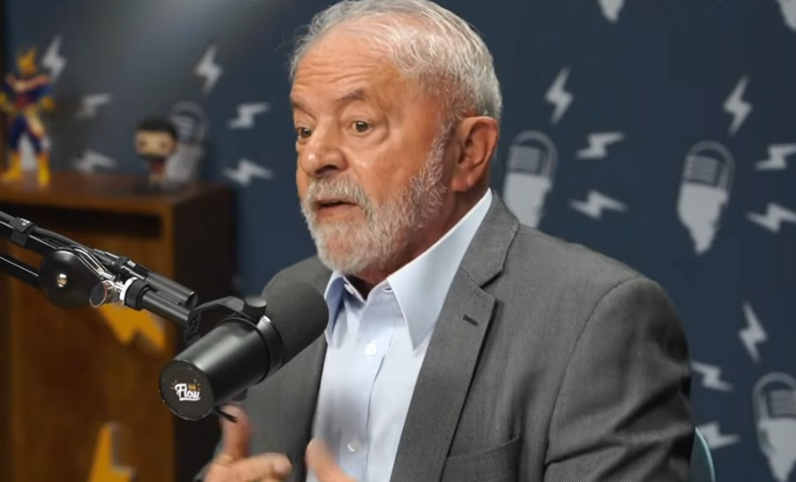 O que é o Flow? Conheça podcast que receberá Lula ao invés de debate da Globo