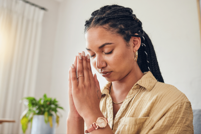 As orações ciganas podem ajudar a cultivar amor, alegria e esperança, além de abrir espaço para novas experiências (Imagem: PeopleImages | Shutterstock) - (crédito: EdiCase) As orações ciganas podem ajudar a cultivar amor, alegria e esperança, além de abrir espaço para novas experiências (Imagem: PeopleImages | Shutterstock) - (crédito: EdiCase)