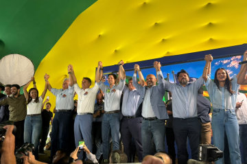 Em discurso, Flávio disse que vai 'encerrar essa era do Lula' em conjunto com Caiado -  (crédito: Marcelo Ferreira/CB)
