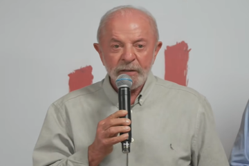 Campanha de Lula deve explorar comparação de legados com Flávio e associá-lo a crimes, segundo estratégia prevista pelo PT -  (crédito: Reprodução/PT)