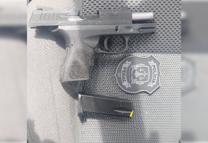 Pistola estava embaixo do banco -  (crédito: Seape/Divulgação) -Pistola estava embaixo do banco -  (crédito: Seape/Divulgação)
