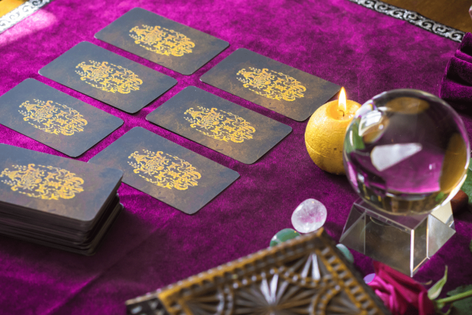 O tarot traz para esta terça-feira uma energia de decisões, mudanças de perspectiva e crescimento (Imagem: T.Den_Team | Shutterstock) - (crédito: EdiCase) O tarot traz para esta terça-feira uma energia de decisões, mudanças de perspectiva e crescimento (Imagem: T.Den_Team | Shutterstock) - (crédito: EdiCase)