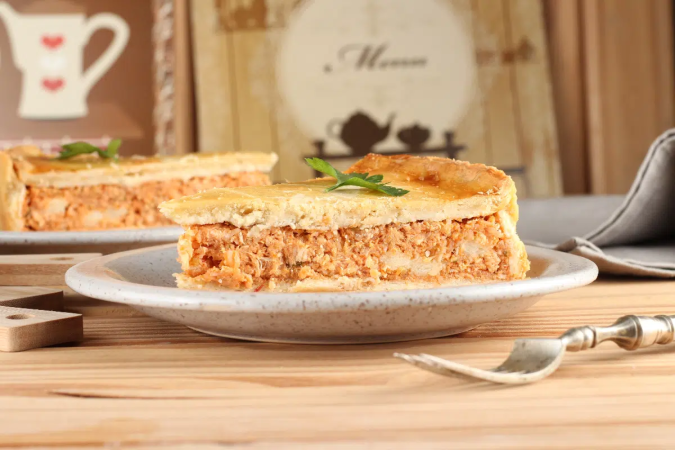 Torta de frango com massa podre (Imagem: Cintia Ynoue | Shutterstock) - (crédito: EdiCase) Torta de frango com massa podre (Imagem: Cintia Ynoue | Shutterstock) - (crédito: EdiCase)