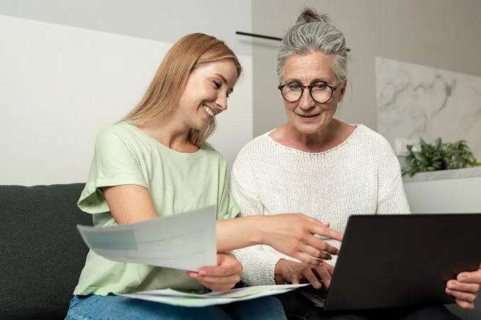 A ajuda com documentos e finanças deve preservar a autonomia e os direitos da pessoa idosa (Imagem: brizmaker | Shutterstock) - (crédito: EdiCase) A ajuda com documentos e finanças deve preservar a autonomia e os direitos da pessoa idosa (Imagem: brizmaker | Shutterstock) - (crédito: EdiCase)