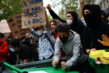 As manifestações tomaram conta da França na terça-feira, 6 de outubro - (crédito: AFP via Getty Images) As manifestações tomaram conta da França na terça-feira, 6 de outubro - (crédito: AFP via Getty Images)