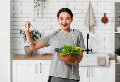 Emagrecer com saúde envolve alimentação equilibrada, atividade física e hábitos sustentáveis (Imagem: Pixel-Shot | Shutterstock)  -  (crédito: EdiCase) -Emagrecer com saúde envolve alimentação equilibrada, atividade física e hábitos sustentáveis (Imagem: Pixel-Shot | Shutterstock)  -  (crédito: EdiCase)