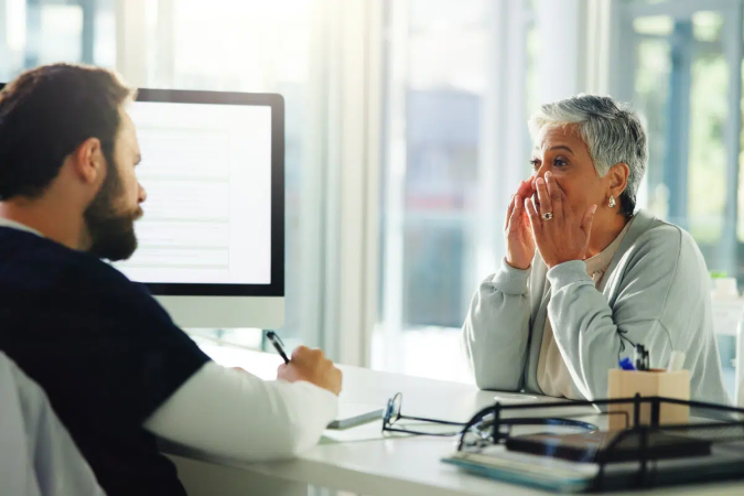 Nariz entupido com frequência merece avaliação médica para que a causa seja identificada (Imagem: PeopleImages | Shutterstock) - (crédito: EdiCase) Nariz entupido com frequência merece avaliação médica para que a causa seja identificada (Imagem: PeopleImages | Shutterstock) - (crédito: EdiCase)