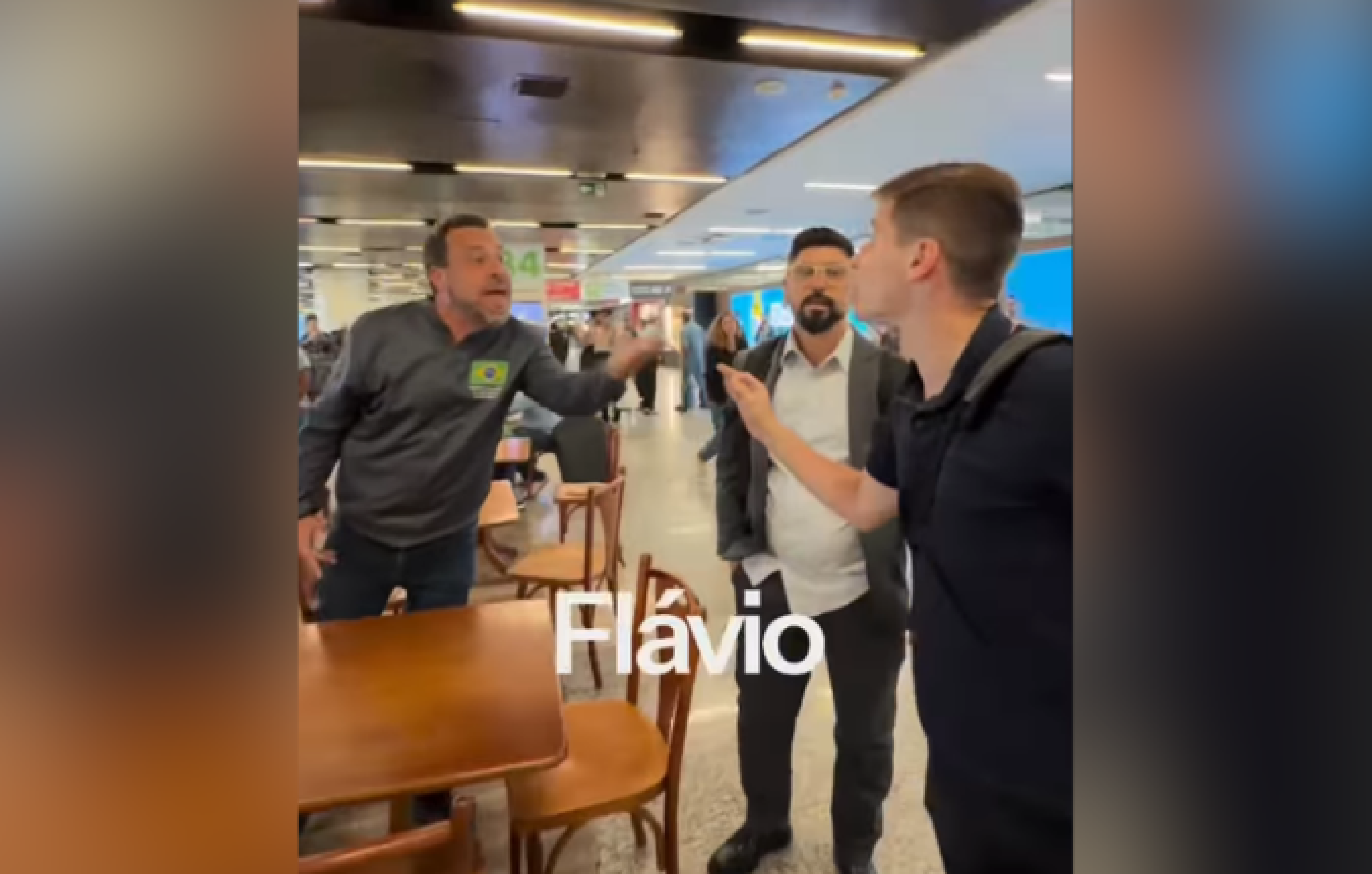 Guilherme Boulos e Lucas Pavanato batem boca em aeroporto