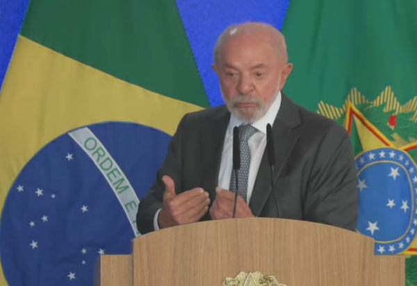 Segundo o presidente Lula, as medidas anunciadas para os microempreendedores individuais têm o objetivo de dinamizar a economia -  (crédito: Reprodução/Youtube Lula Oficial)