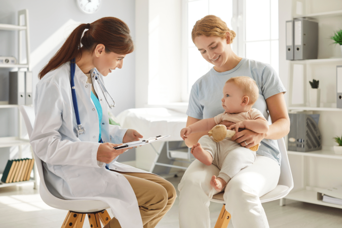 A saúde infantil vai além da ausência de sintomas e inclui cuidados preventivos (Imagem: Studio Romantic | Shutterstock) - (crédito: EdiCase) A saúde infantil vai além da ausência de sintomas e inclui cuidados preventivos (Imagem: Studio Romantic | Shutterstock) - (crédito: EdiCase)