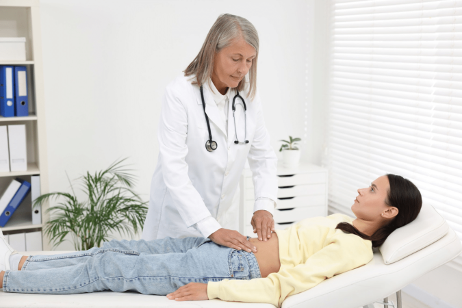 Diante da suspeita de hérnia abdominal, a avaliação médica é essencial, mesmo quando não há dor (Imagem: New Africa | Shutterstock) - (crédito: EdiCase) Diante da suspeita de hérnia abdominal, a avaliação médica é essencial, mesmo quando não há dor (Imagem: New Africa | Shutterstock) - (crédito: EdiCase)