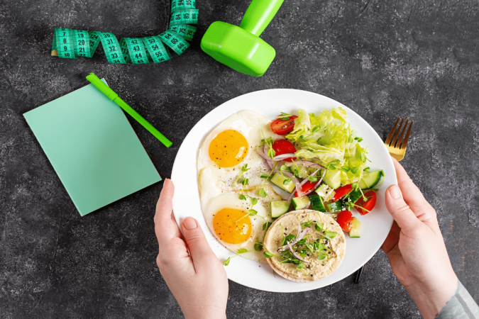 A quantidade de proteína após o treino deve considerar os objetivos individuais e a rotina de exercícios físicos (Imagem: Timolina | Shutterstock)
- (crédito: EdiCase) A quantidade de proteína após o treino deve considerar os objetivos individuais e a rotina de exercícios físicos (Imagem: Timolina | Shutterstock)
- (crédito: EdiCase)