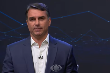'Para você que é pessoa física, vai ficar seis meses parada a sua dívida. Você não vai pagar boleto nenhum. E para você que é pessoa jurídica, esse prazo vai ser de um ano', disse Flávio - (crédito: Reprodução/TV Band) 'Para você que é pessoa física, vai ficar seis meses parada a sua dívida. Você não vai pagar boleto nenhum. E para você que é pessoa jurídica, esse prazo vai ser de um ano', disse Flávio - (crédito: Reprodução/TV Band)