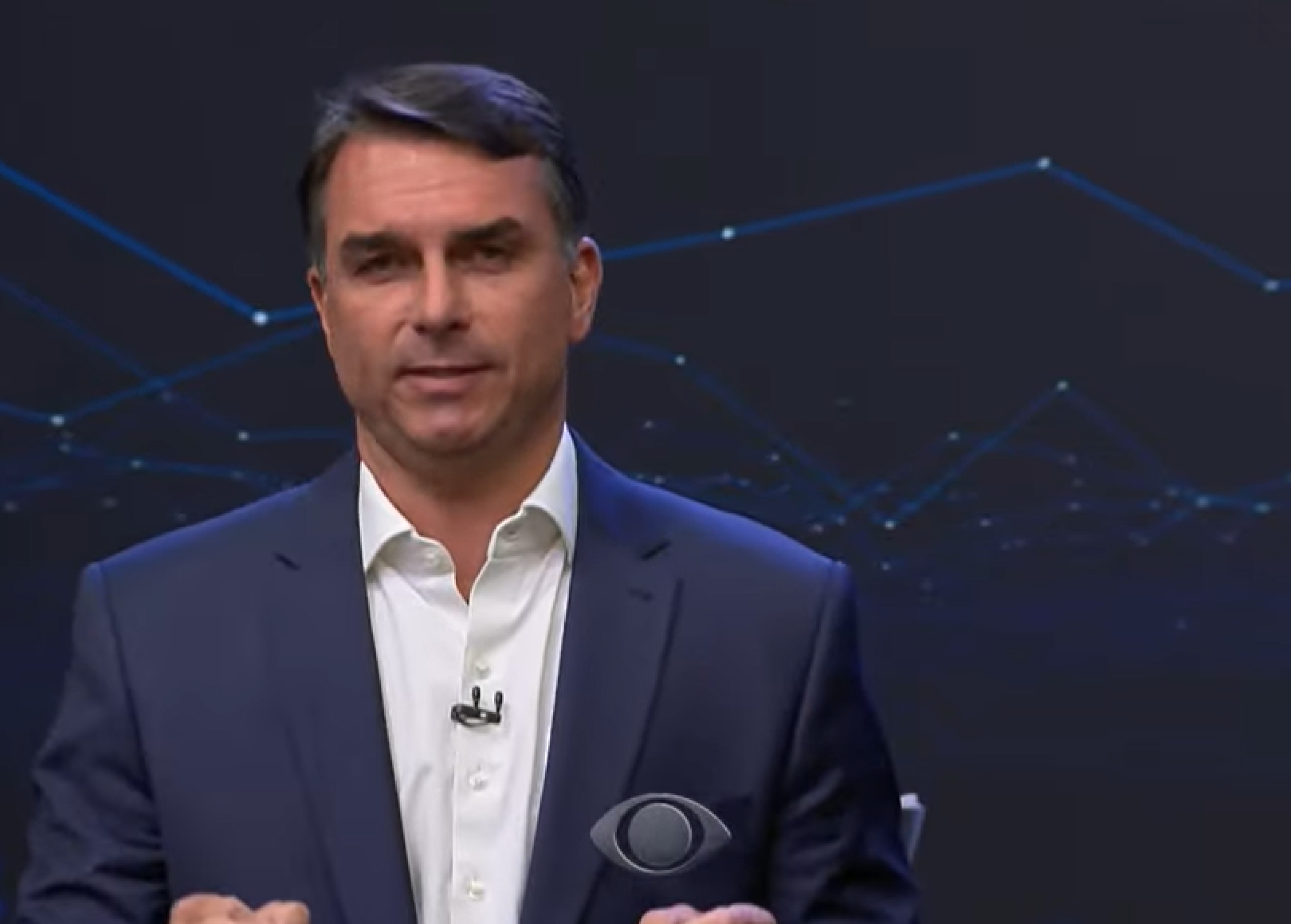 Flávio promete comprar e congelar dívidas por até um ano