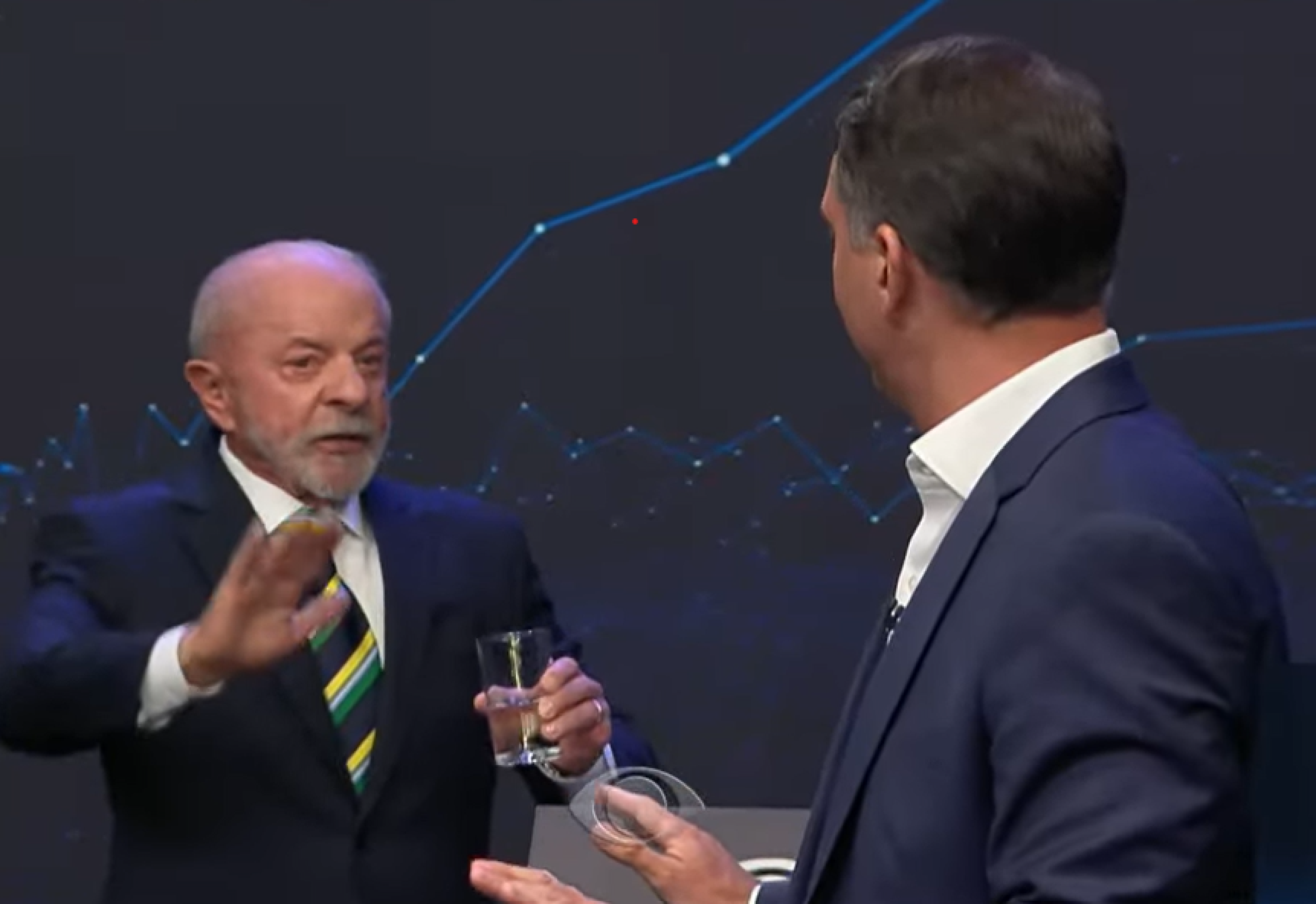 'Com miliciano, quero distância', diz Lula; Flávio compara Lula a ladrão - Foto