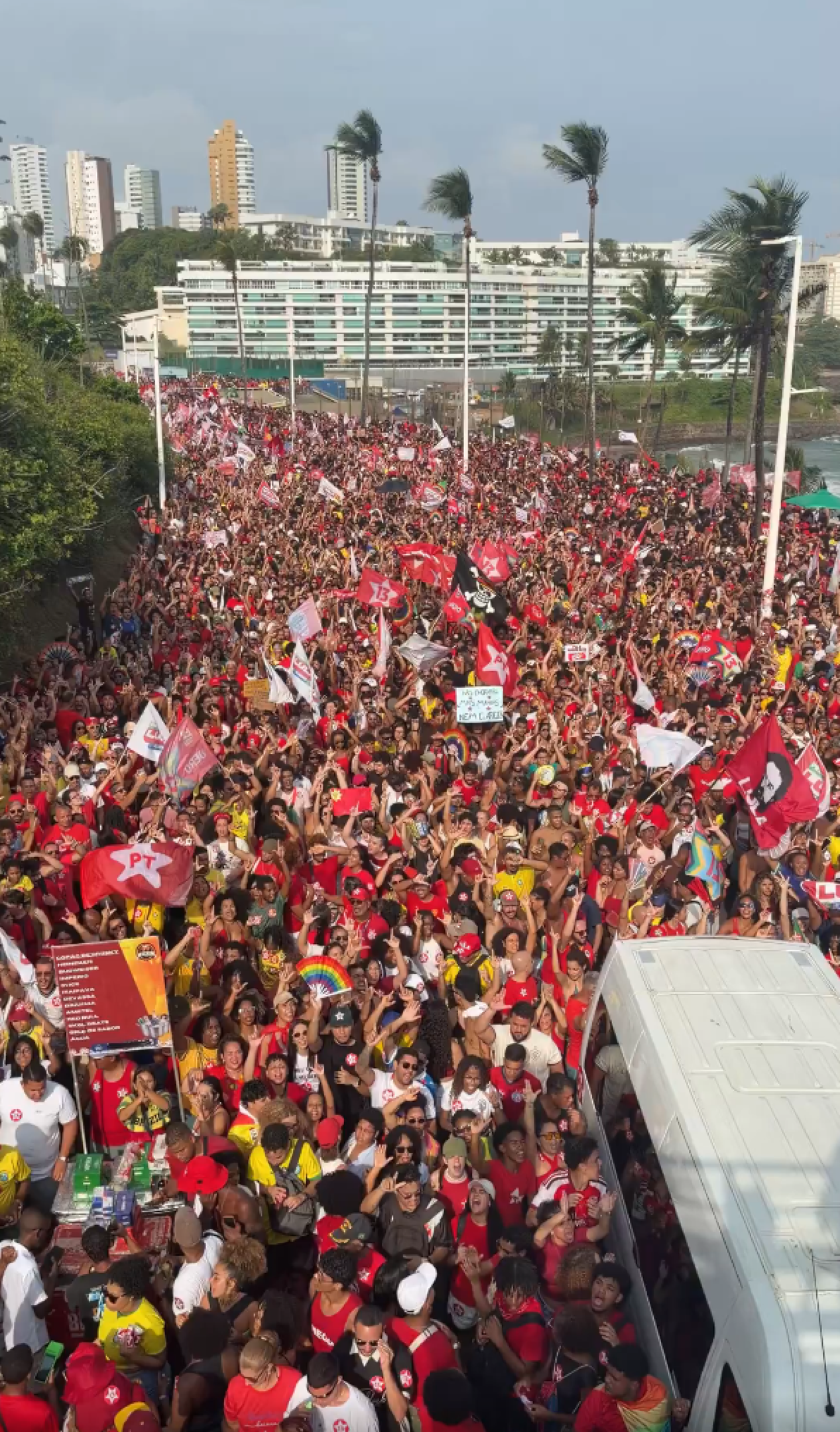Evento em Salvador integrou a agenda de atos promovidos por apoiadores no &uacute;ltimo final de semana antes do voto
