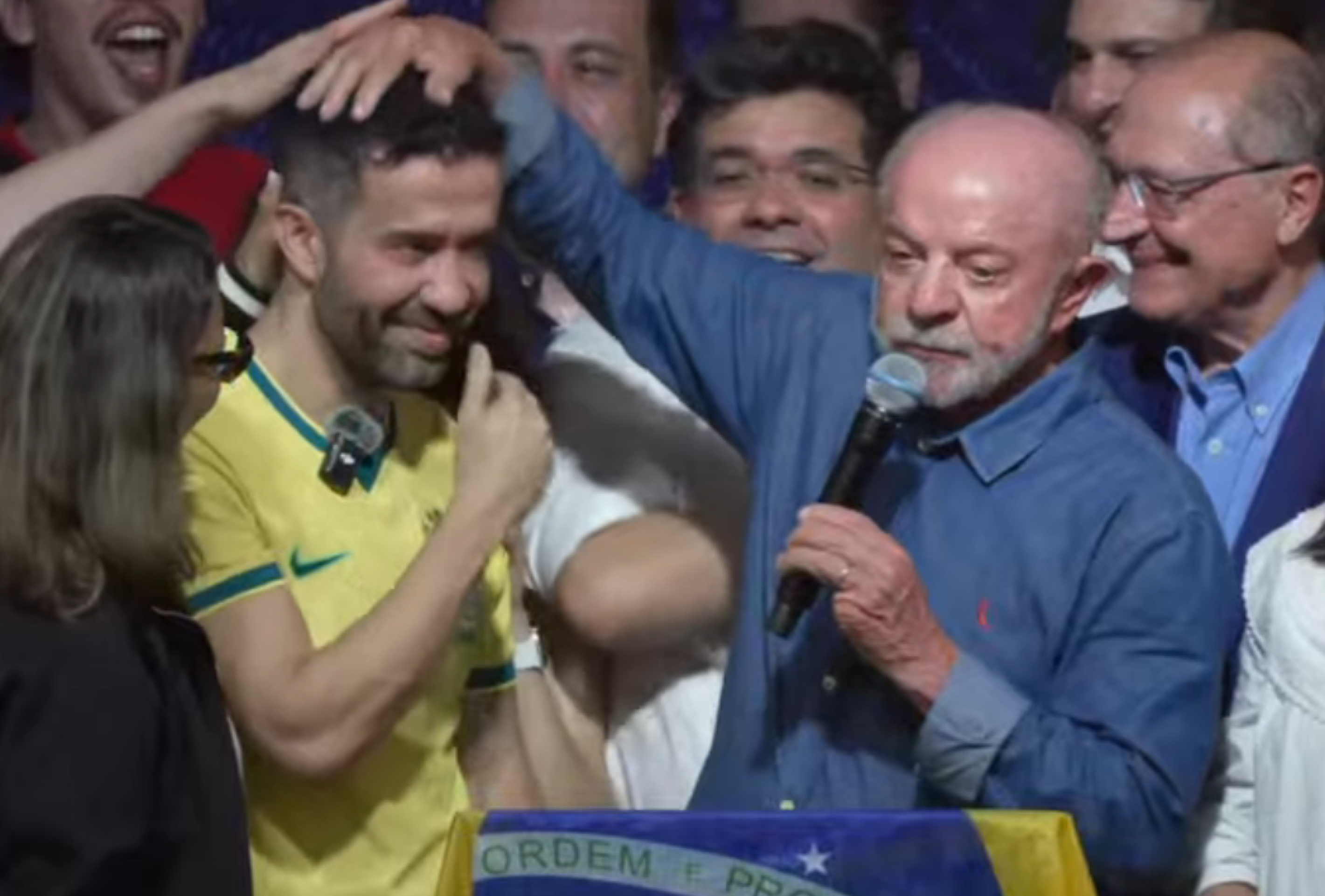 Lula agradece Janones por mobilização digital e promete regular big techs - Foto
