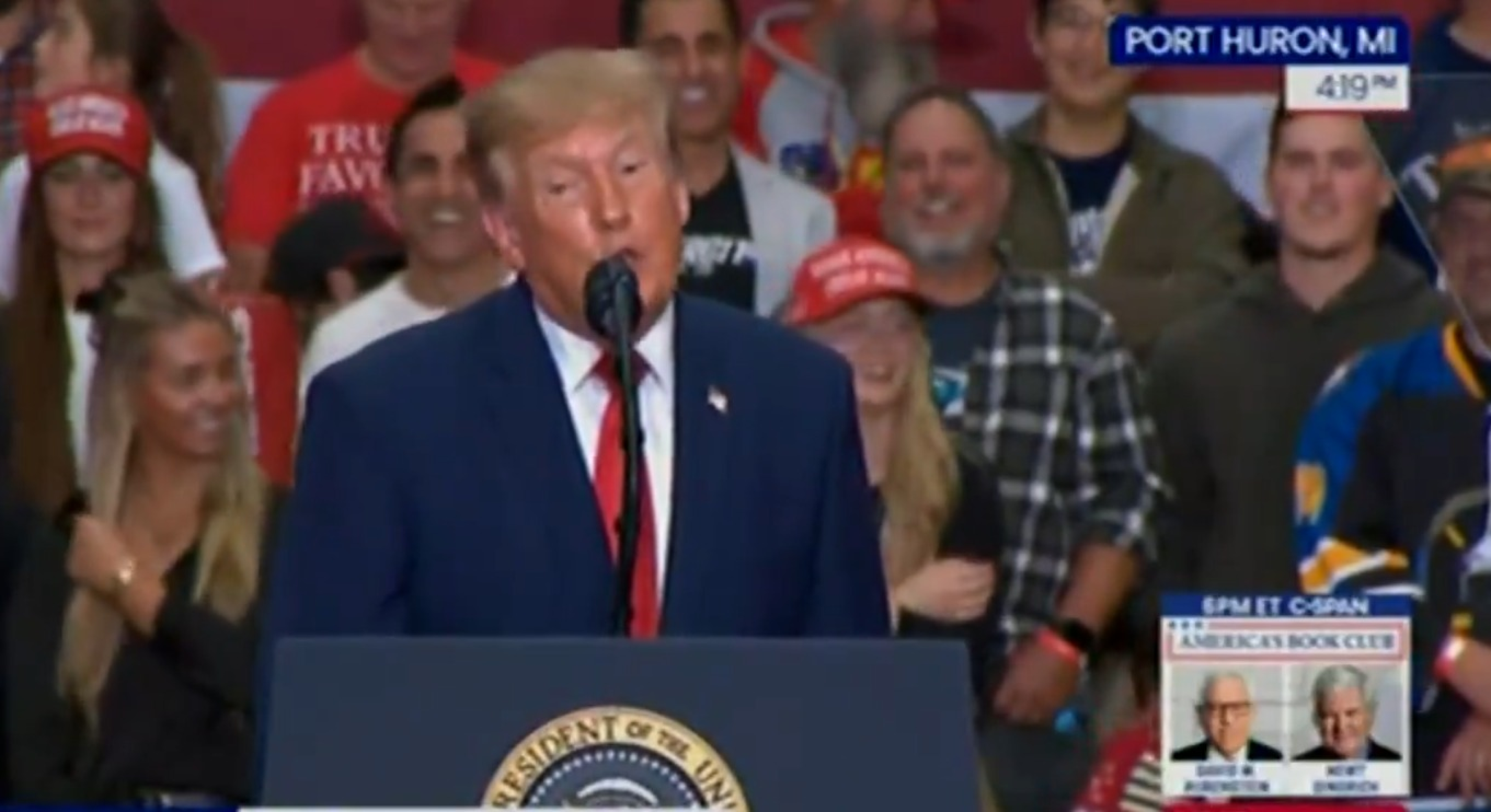 Trump comenta sobre bumbum de Nicki Minaj em comício: "Difícil não notar"